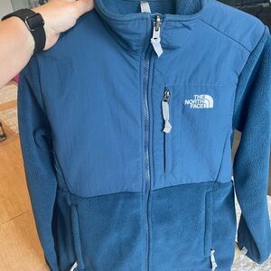 North Face Denali women’s blue jacket size medium.